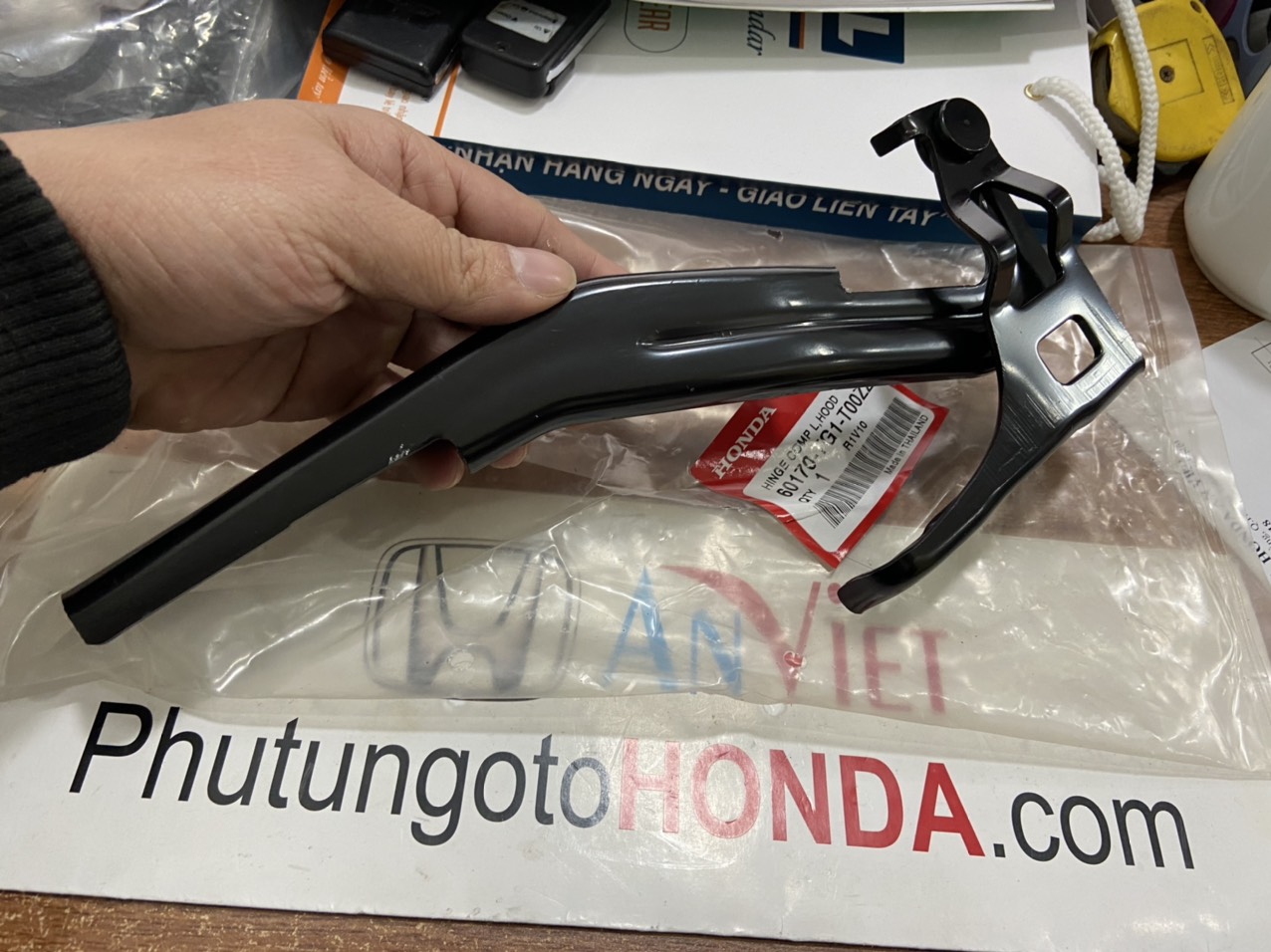 Bản lề Capo xe Honda Brio